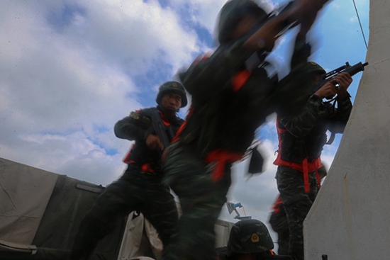 Exercice anti-détournement maritime pour les commandos « Léopard des neiges » et Faucon »