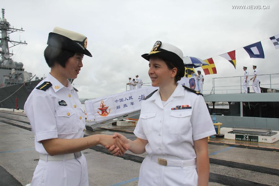 Le navire-école de la marine chinoise jette l'ancre à Pearl Harbor