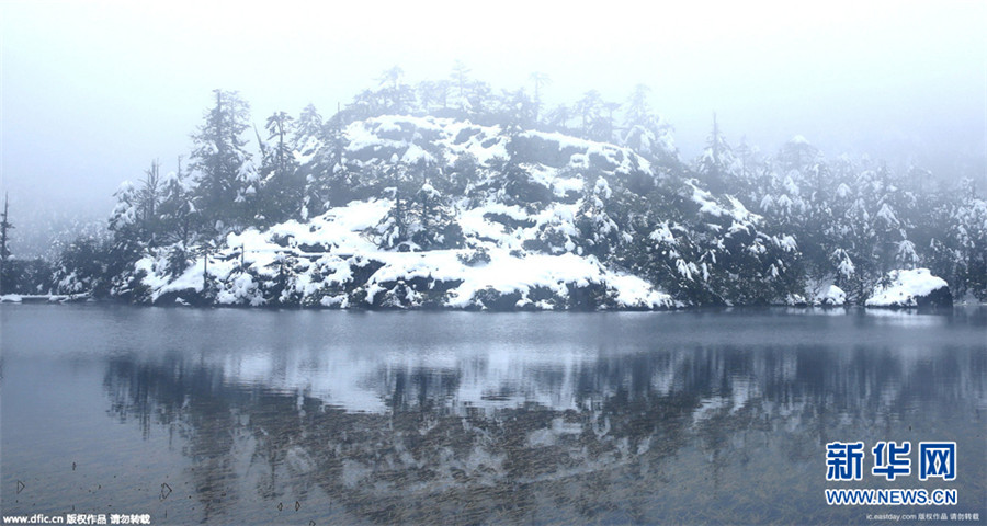 Sichuan : premier manteau de neige sur le mont Luoji