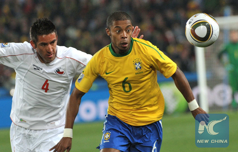 Le footballeur brésilien répond aux remarques racistes sur Instagram