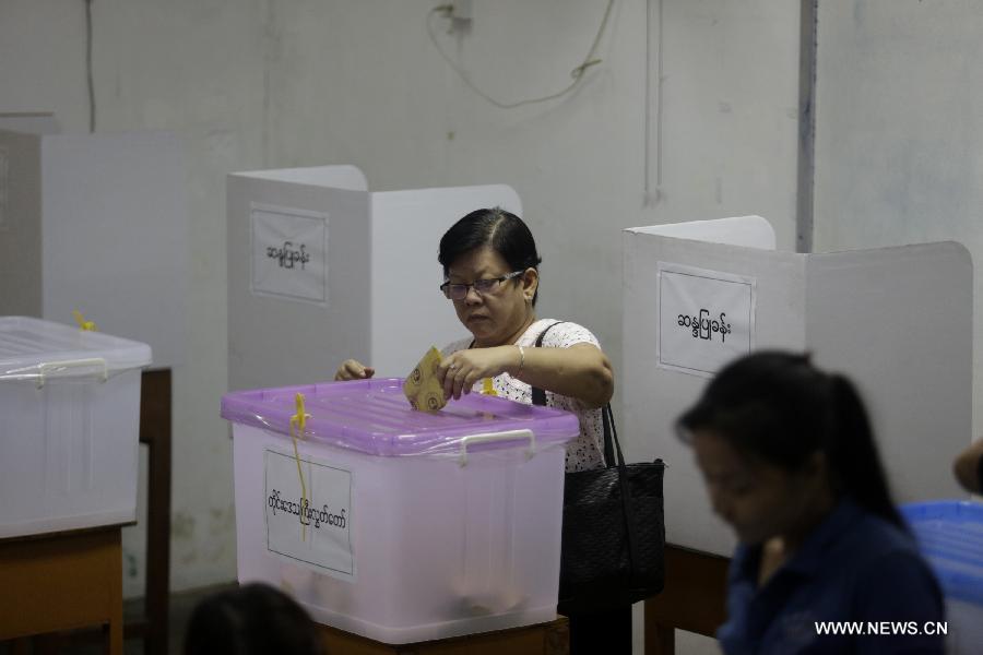 Myanmar : les électeurs aux urnes pour des législatives