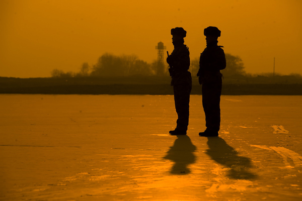 17 degrés en dessous de zéro ! Les gardes-frontière chinois protègent leur pays à Heihe