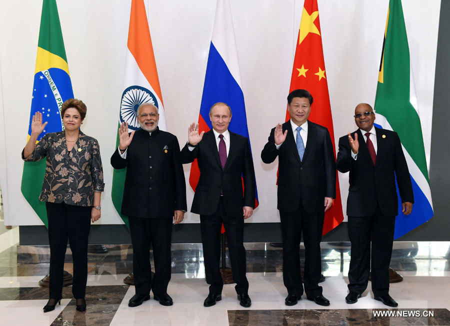 Xi Jinping et d'autres dirigeants des BRICS condamnent fermement les attentats de Paris
