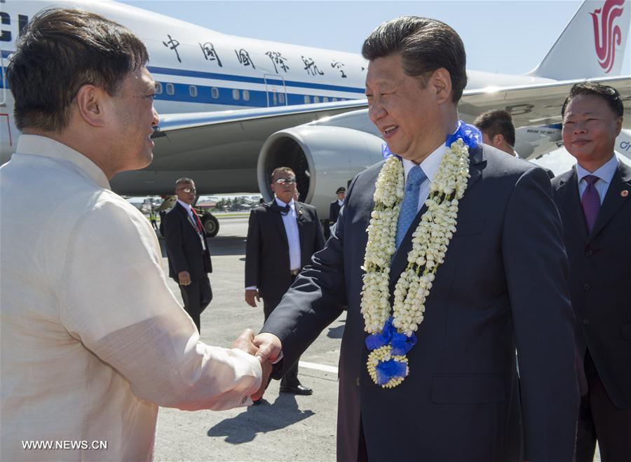 Arrivée du président chinois aux Philippines pour le sommet de l'APEC