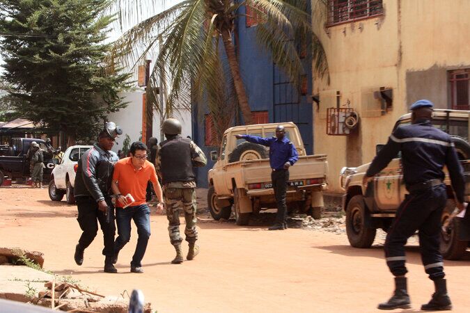 Mali : attaque et prise d'otages dans un grand hôtel de Bamako, au moins 27 morts