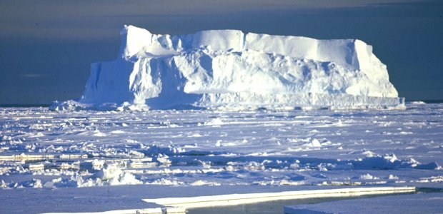 Des tonnes de glace envoyées du Groenland à Paris pour la COP21