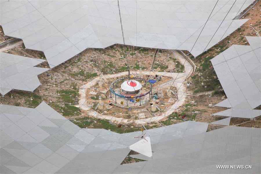 La construction du plus grand radiotélescope dans sa phase finale