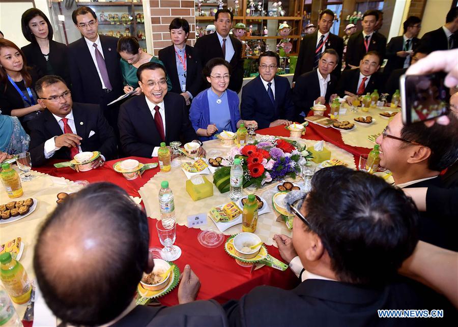 Le PM chinois en visite à Malacca envoie un message de paix face à l'ingérence américaine en mer de Chine méridionale