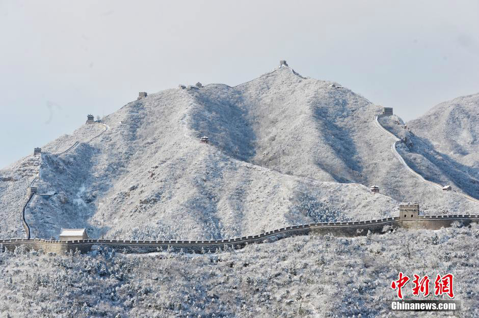 La Grande Muraille : un serpent argenté sous la neige 