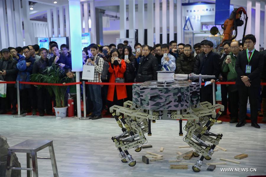 Des robots pour lutter contre le terrorisme dévoilés à Beijing