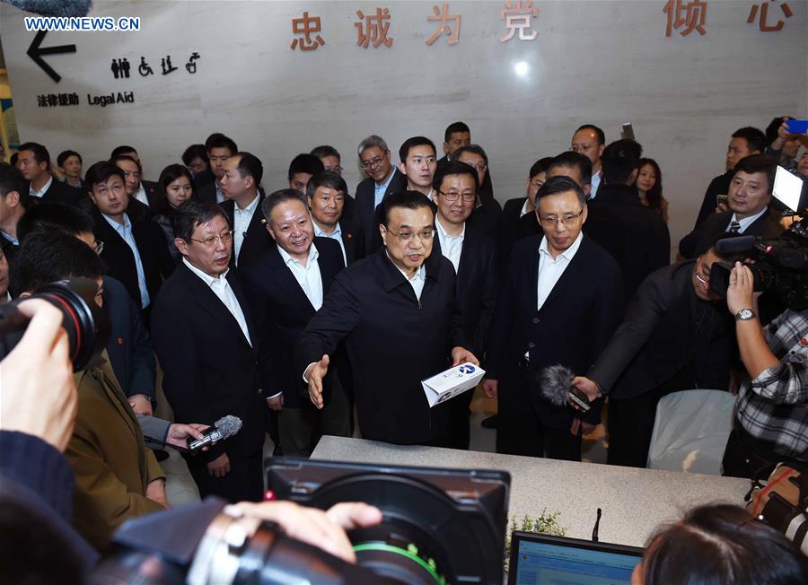 Li Keqiang appelle à une réforme plus énergique des services financiers dans la ZLE de Shanghai