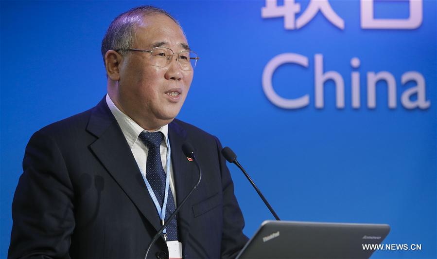 Xie Zhenhua, représentant spécial de la Chine sur le changement climatique, donne un discours lors d'une réunion dans le cadre de la 21e Conférence des parties de la Convention-cadre des Nations Unies sur les changements climatiques, à Paris en France, le 1er décembre 2015. 