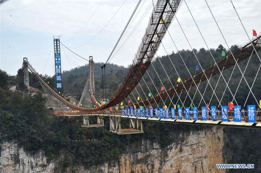 Un pont de verre pour enjamber le grand canyon de Zhangjiajie