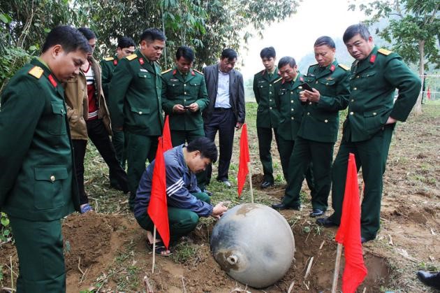 De mystérieuses boules de métal tombent de l'espace sur le Vietnam