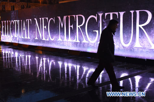 France : illuminations du chêne du souvenir en hommage aux victimes du terrorisme à Paris en 2015