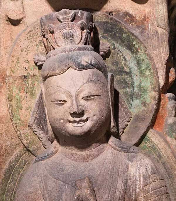 L'étonnante statue de Bodhisattva souriant de Yungang