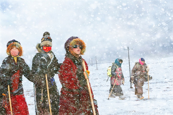 Des pèlerins tibétains en route vers la montagne sacrée 