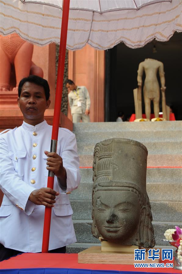 Cambodge : une divinité retrouve sa tête