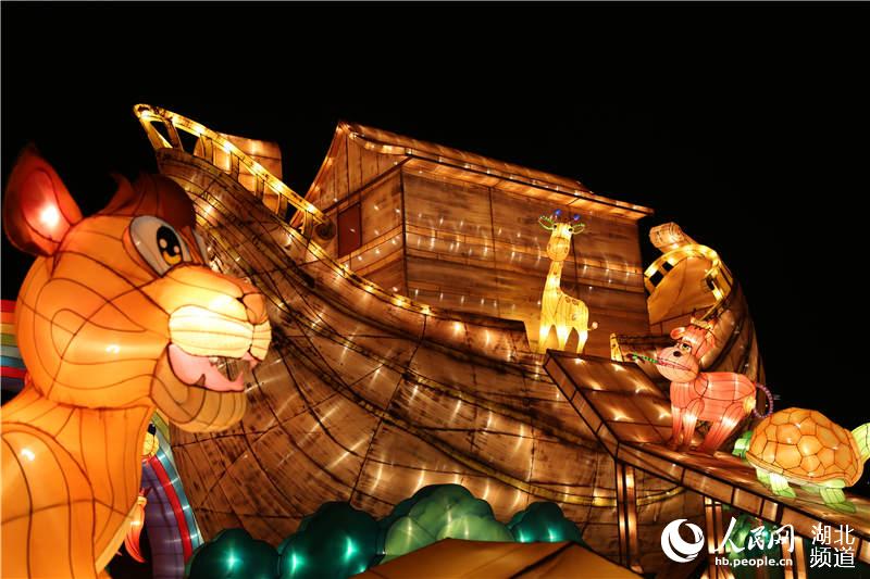 Neige et lanternes à Wuhan