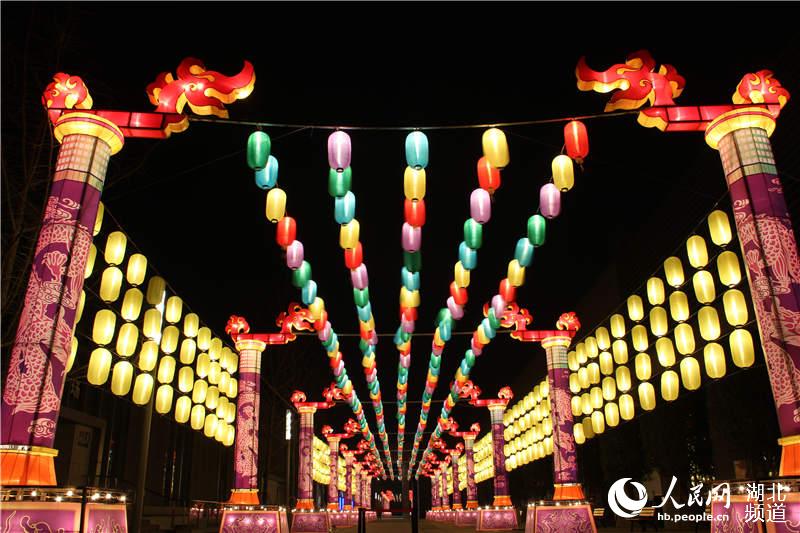 Neige et lanternes à Wuhan