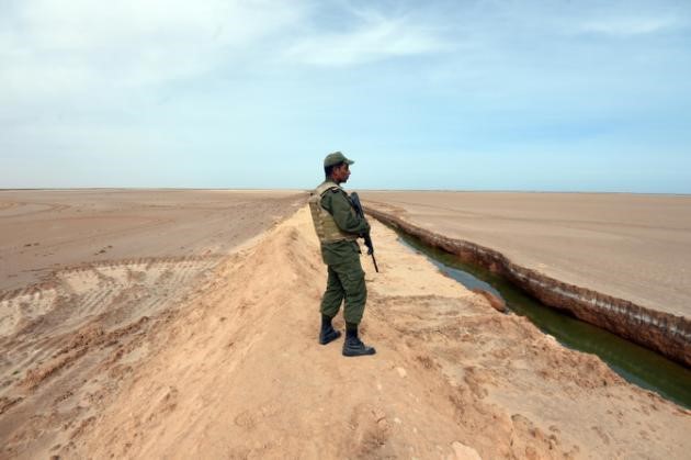 La Tunisie a construit une barrière de protection le long de sa frontière avec la Libye