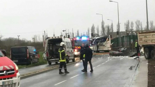 Huit morts dans deux accidents de bus scolaires en deux jours en France