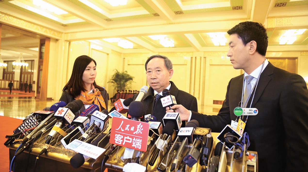 Les ministres répondent aux inquiétudes des citoyens sur le tapis rouge du Grand Hall du Peuple