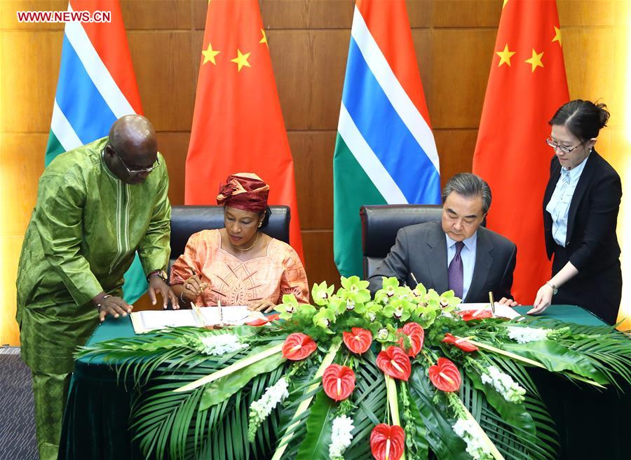 La Chine et la Gambie rétablissent leurs relations diplomatiques