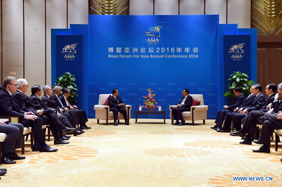 Li Keqiang rencontre les membres du conseil d'administration du FBA