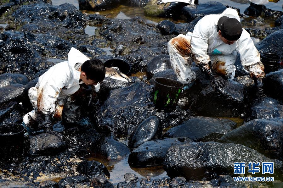 Pollution sur les côtes de Taiwan : un porte-conteneurs échoué 