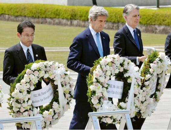 A Hiroshima, John Kerry lance un appel pour un monde sans armes nucléaires