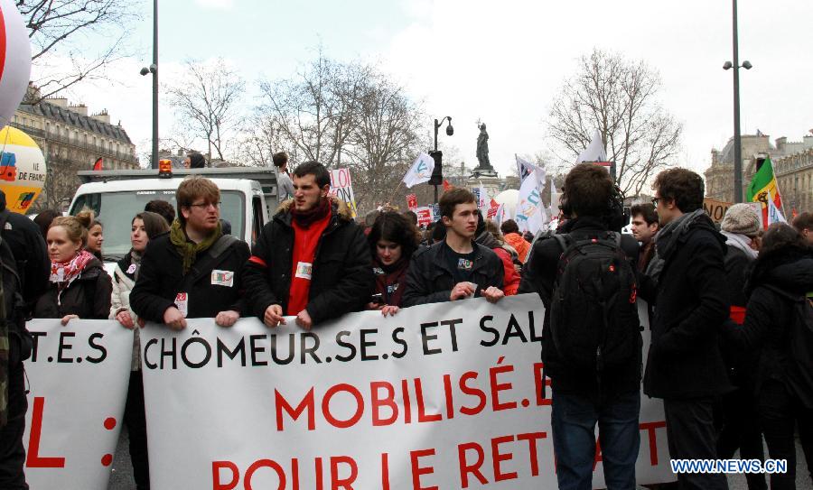 France-loi du travail : Manuel Valls annonce de nouvelles mesures pour les jeunes