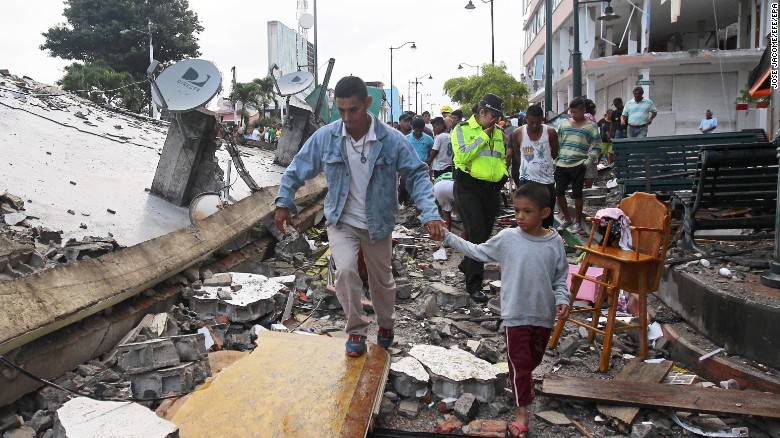 Terrible séisme en Equateur, bilan provisoire d'au moins 235 morts et 1 500 blessés