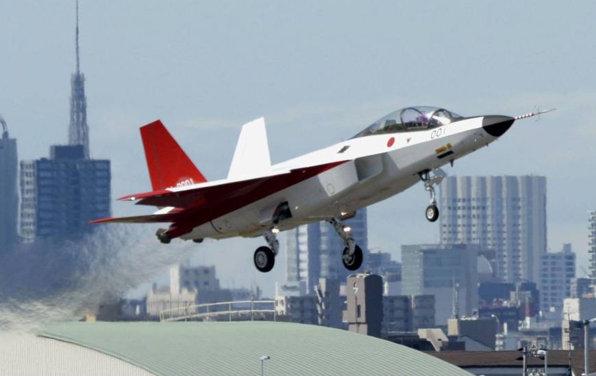 Le Japon devient le 4e pays du monde à tester un chasseur furtif de conception nationale en vol