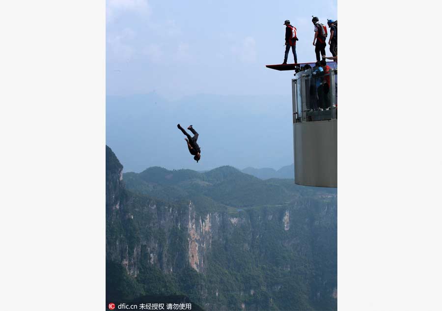 Chongqing : épreuve mondiale de parachutisme à basse altitude