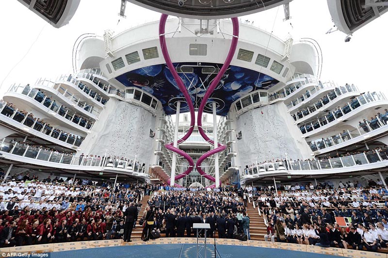 La France a livré l'Harmony of the Seas, le plus gros navire de croisière jamais construit au monde