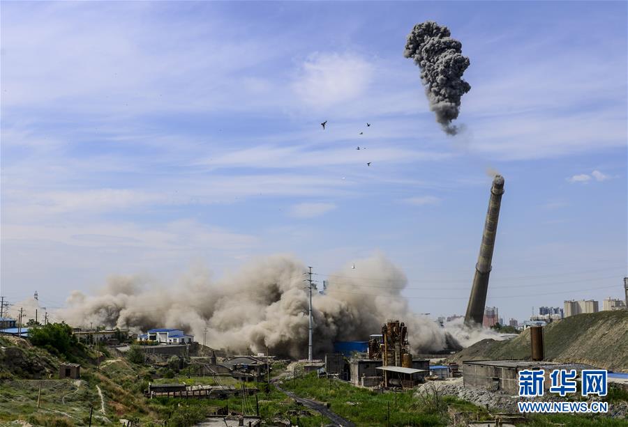 Démantèlement d’une centrale thermique dans le Xinjiang