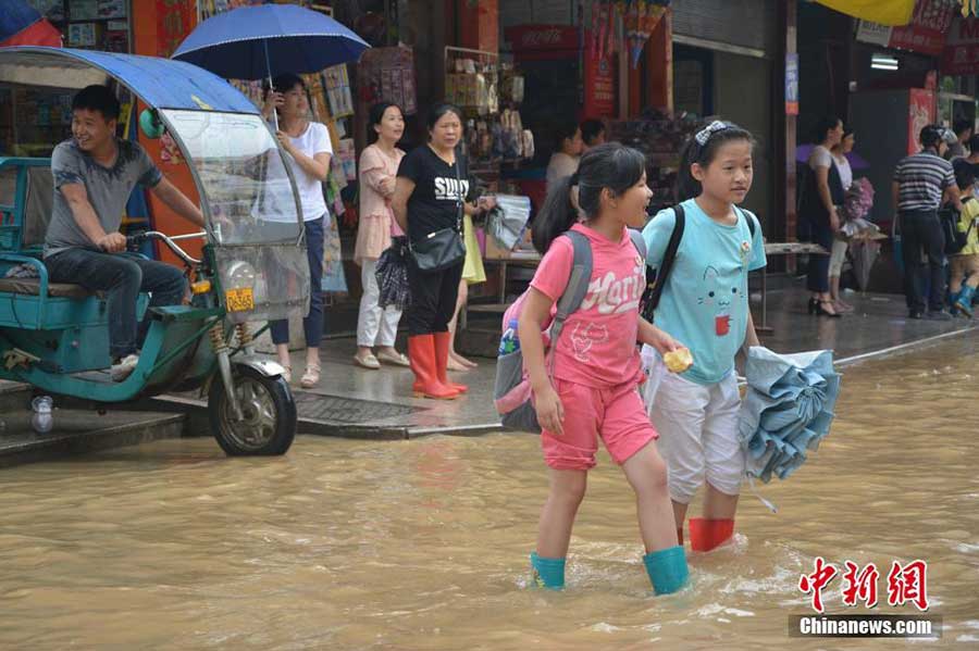 Inondations et engorgements dans le Sud de la Chine après de fortes chutes de pluie