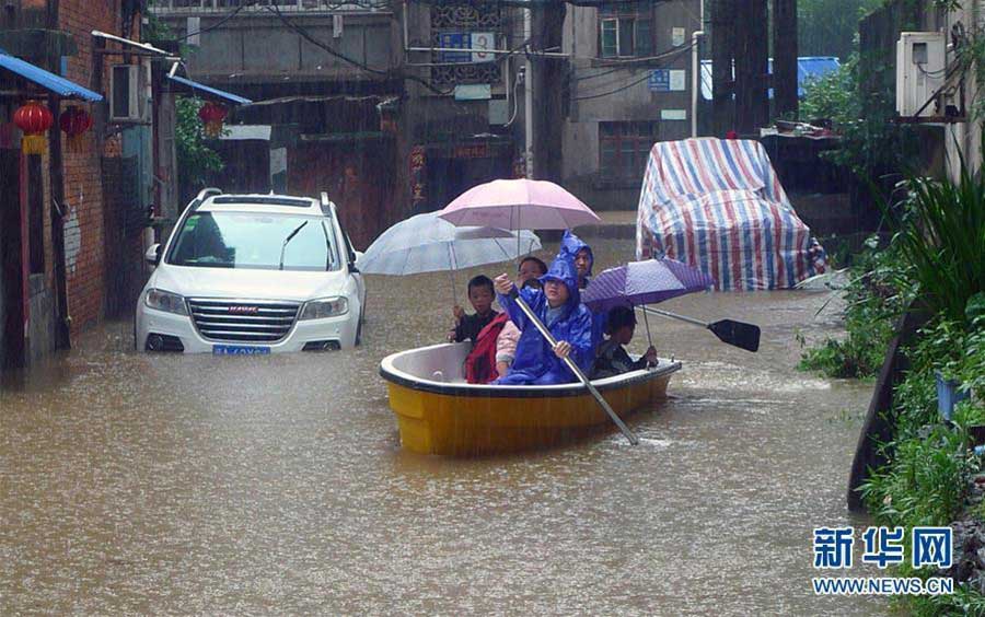 Inondations et engorgements dans le Sud de la Chine après de fortes chutes de pluie