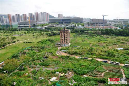 La « maison-clou » de Shenzhen, le dernier vieil et irréductible immeuble du secteur…