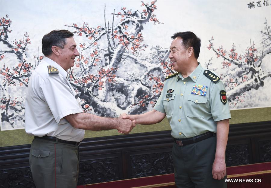 Fan Changlong rencontre le chef des forces armées serbes