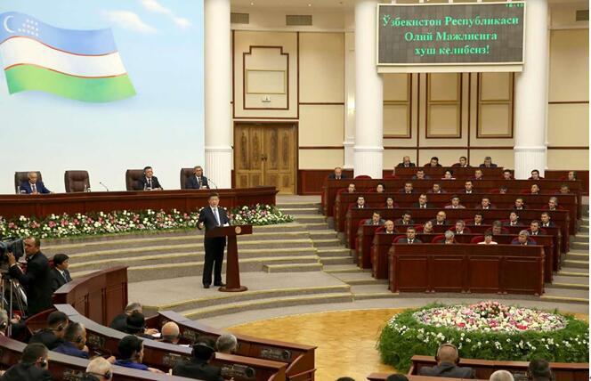 Le président chinois Xi Jinping prononce un discours devant la Chambre législative de l'Assemblée suprême d'Ouzbékistan à Tachkent, capitale de l’Ouzbékistan, le 22 juin 2016.