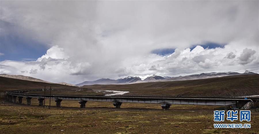 Qinghai-Tibet : une voie ferrée verte pour une zone de terre pure 