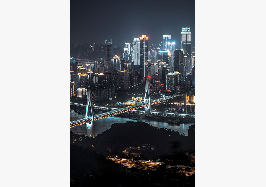 Un jeune Chinois met en lumière la beauté nocturne de Chongqing