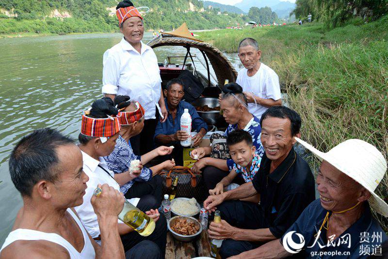 Le Festival des Bateaux-Dragons des Miaos du Guizhou