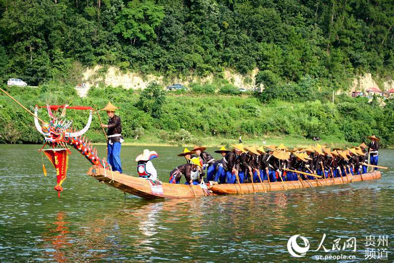 Le Festival des Bateaux-Dragons des Miaos du Guizhou