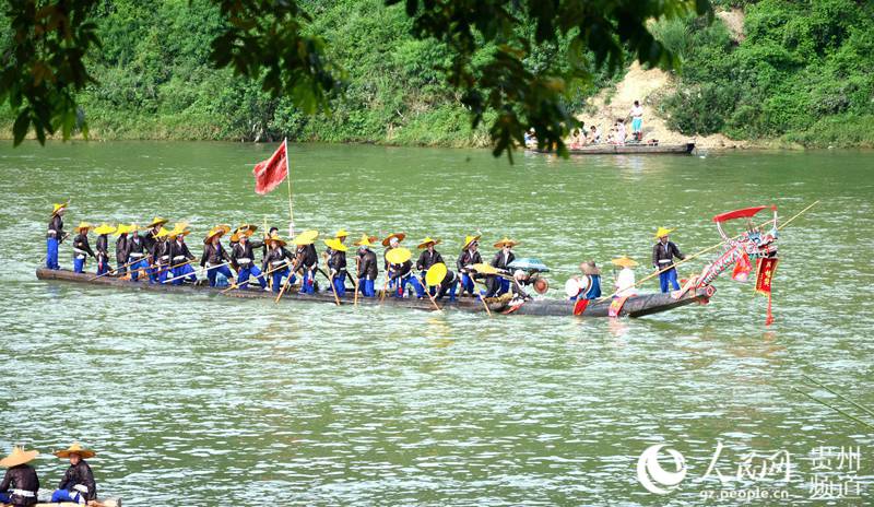 Le Festival des Bateaux-Dragons des Miaos du Guizhou