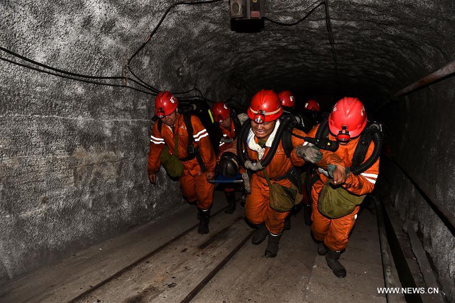 Chine : huit personnes secourues après avoir été bloquées cinq jours dans une mine inondée