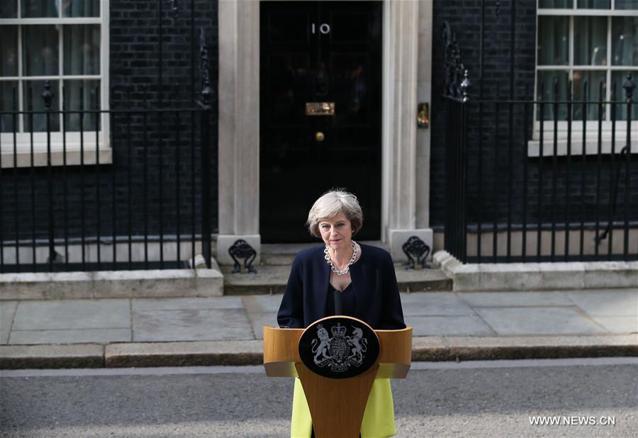 Royaume-Uni : Theresa May devient Première ministre après avoir été investie par la Reine à Buckingham Palace