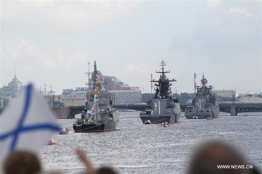 Poutine félicite ses officiers de marine à l'occasion de la Journée de la marine russe